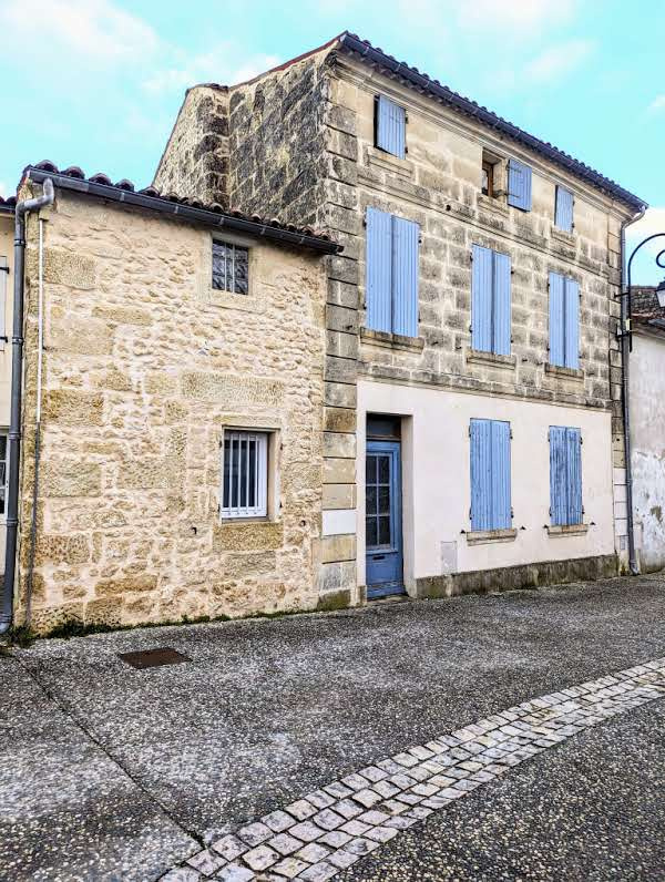 Vente Maison 250m² 1 Pièce à Saint-Georges-des-Coteaux (17810) - Le Tuc Immo